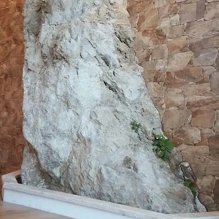 Apartman Cave With Parking & Close To The Beach *