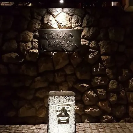 Cave With Parking & Close To The Beach Apartment *
