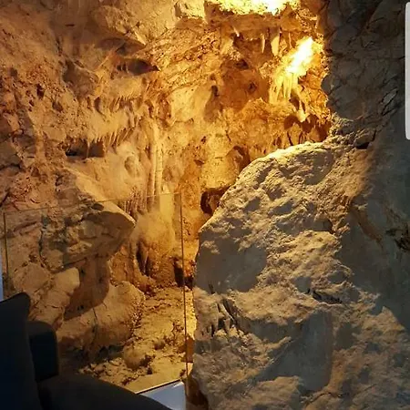 Cave With Parking & Close To The Beach * דוברובניק
